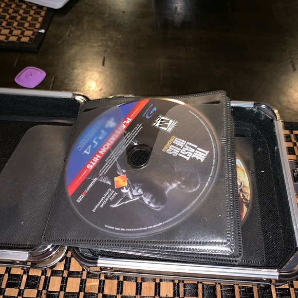 PS4 game bundle - Picture 3 of 8